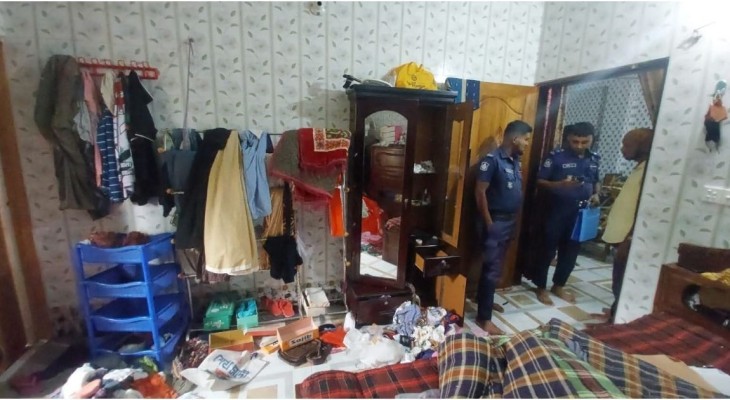 মহিপুরে একই রাতে এক গ্রামের তিন বাড়িতে ডাকাতি