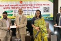মালয়েশিয়া প্রবাসীদের মাঝে জাতীয় পরিচয়পত্র বিতরণ