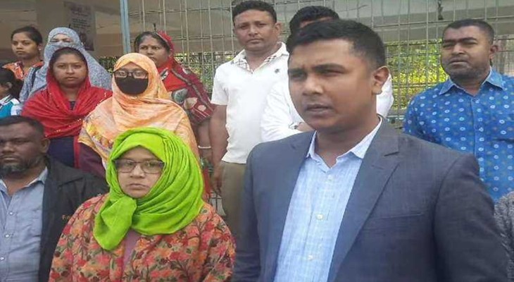 কলাপাড়ায় বিদ্যালয়ের গেটের তালা ভেঙে পরীক্ষা গ্রহণ