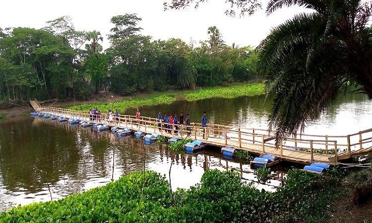 পাখিমারা খালের উপর ভাসমান সেতু