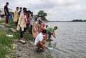 নদীতে কাগজের নৌকা ভাসিয়ে আন্তর্জাতিক নদীকৃত্য দিবস পালিত