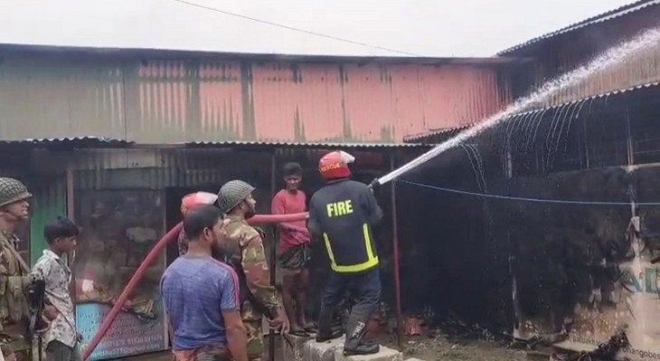 কলাপাড়ায় ঠিকাদারি প্রতিষ্ঠানে আগুন দিয়েছে দূর্বৃত্তরা