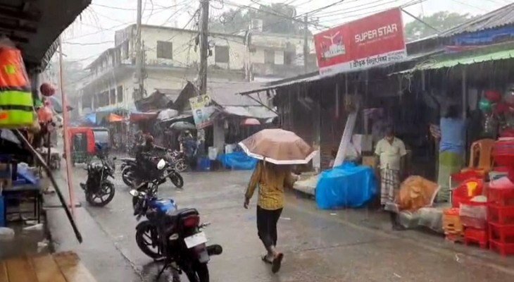তীব্র তাপপ্রবাহের পর কলাপাড়ার উপকূলে হঠাৎ বৃষ্টিতে স্বস্তি