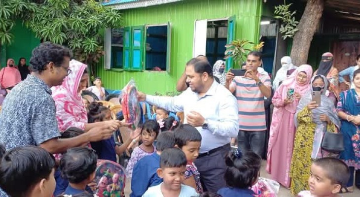 কলাপাড়ায় ১০০ শিশু শিক্ষার্থী পেল শিক্ষা উপকরণ