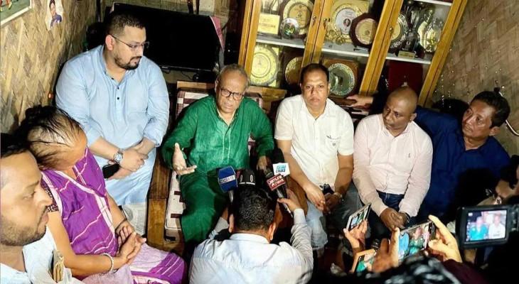 ফুটবলার ঋতুপর্ণা চাকমার অসুস্থ মায়ের পাশে দাঁড়ালেন তারেক রহমান