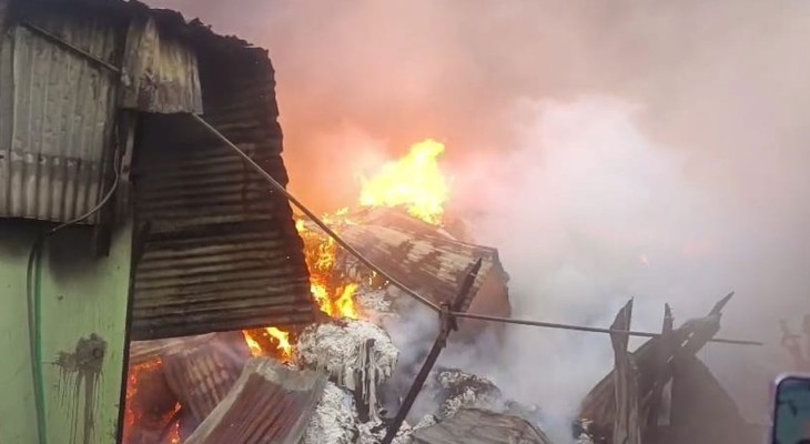 গাজীপুরে ঝুটের গুদামে আগুন, ৩ ঘণ্টা পর আগুন নিয়ন্ত্রণে