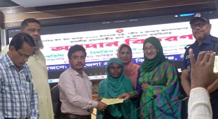 নীলফামারীর ৫০০ অসহায় মানুষ পেল প্রধানমন্ত্রীর ত্রাণ সহায়তা
