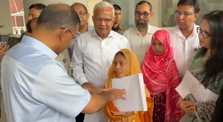 তিন প্রতিবন্ধী ব্যক্তির হাতে নিয়োগপত্র তুলে দিলেন প্রধানমন্ত্রী