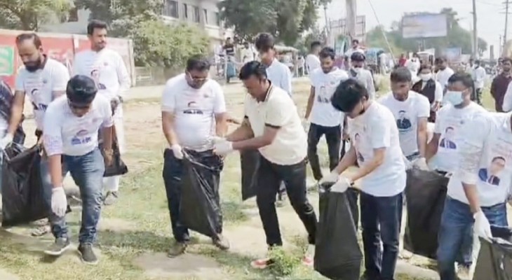 কার্নিভাল শেষে কুয়াকাটা সৈকত পরিচ্ছন্নতায় ছাত্রদলের অভিযান